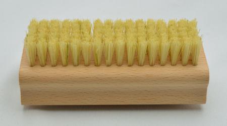 Handwaschbürste und Nagelbürste Buchenholz naturbelassen mit Griffmulden. 6 und 4 Reihen helle harte Naturborsten.
